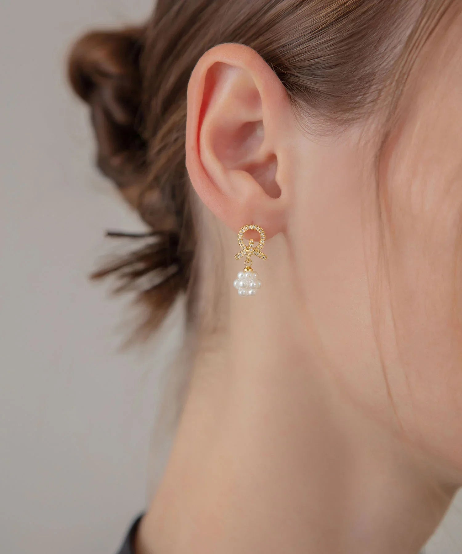 【当日発送】ビジューリボンパールフラワーモチーフニュアンスピアス