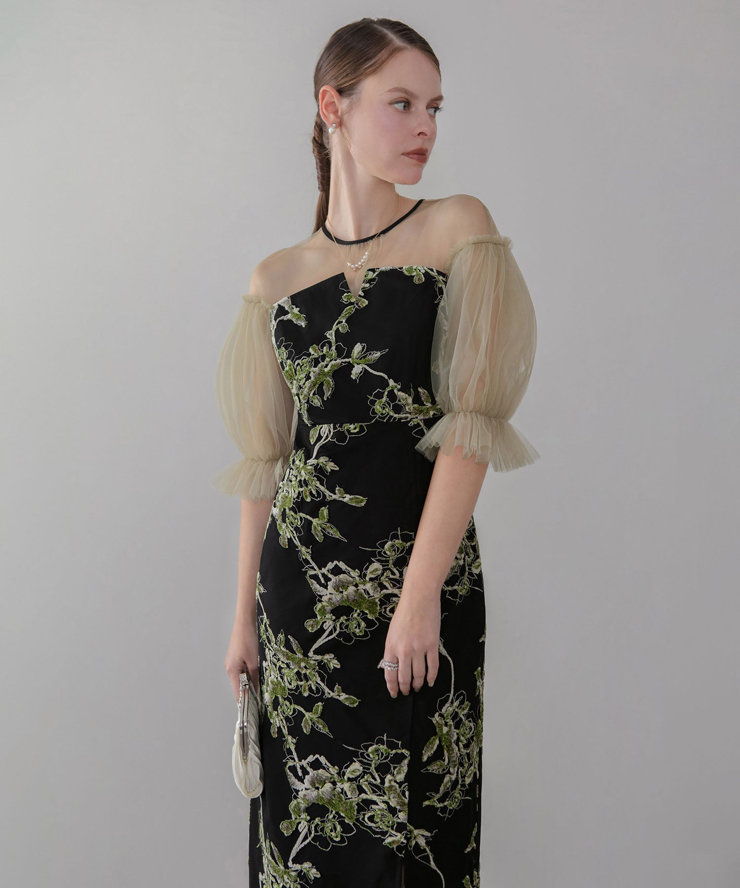 【COMING SOON】フラワーリリーフマテリアルボリュームスリーブIラインワンピースドレス