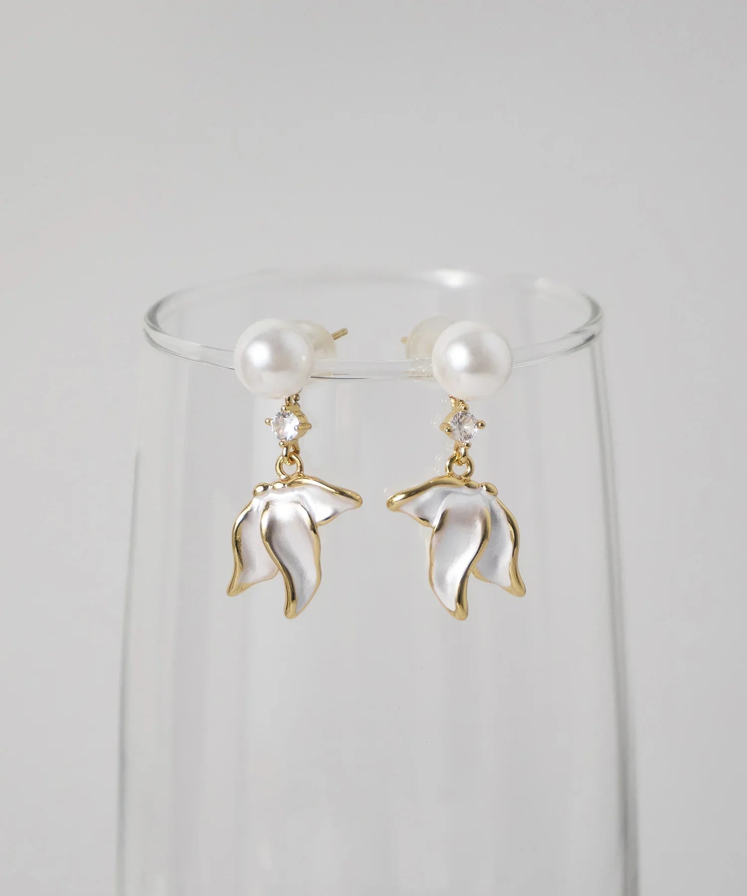 【当日発送】フラワードロップパールピアス