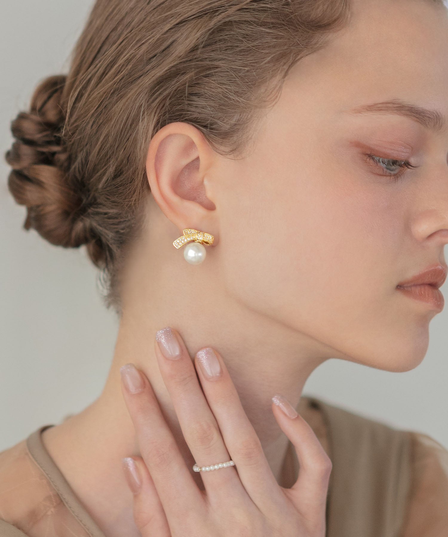 【当日発送】ゴールドビジューリボンパールピアス