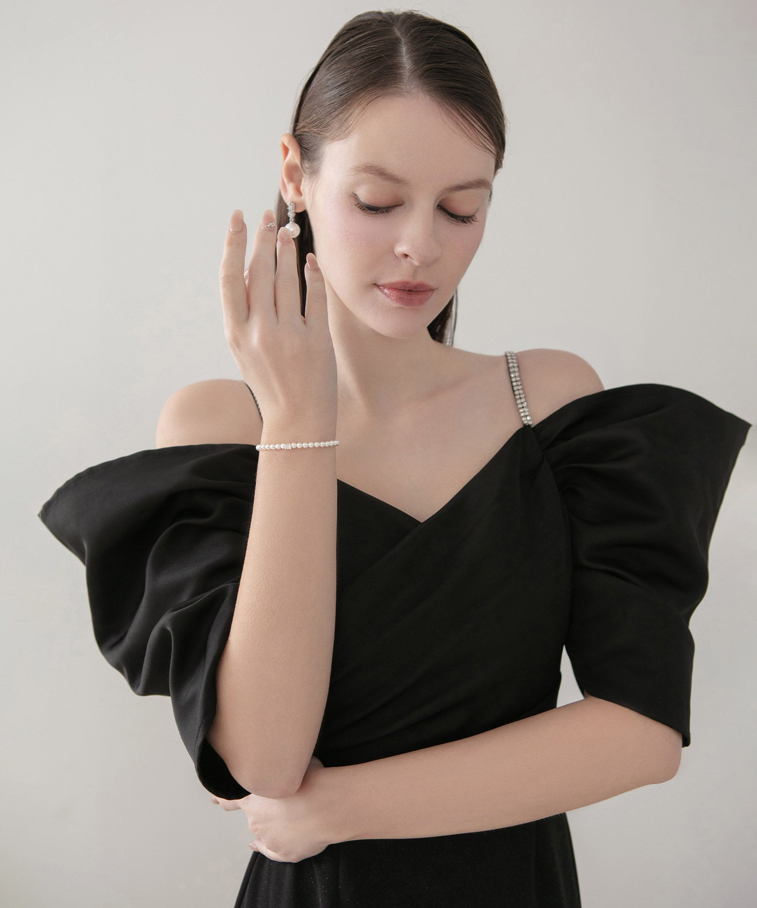 【当日発送】パールラインストーンスリムブレスレット