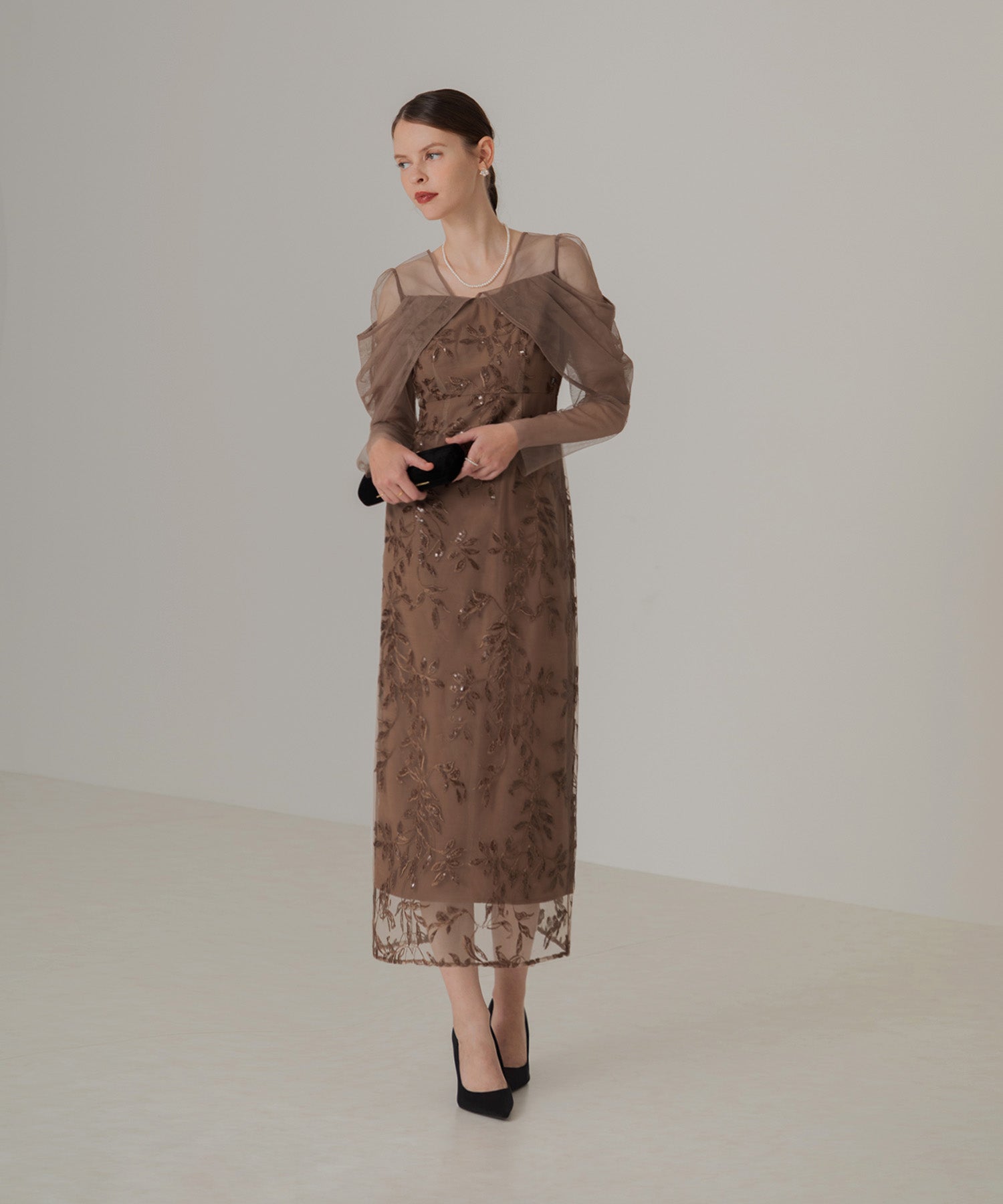 [Some items will be shipped the same day] Tulle long sleeve leaf I-line dress