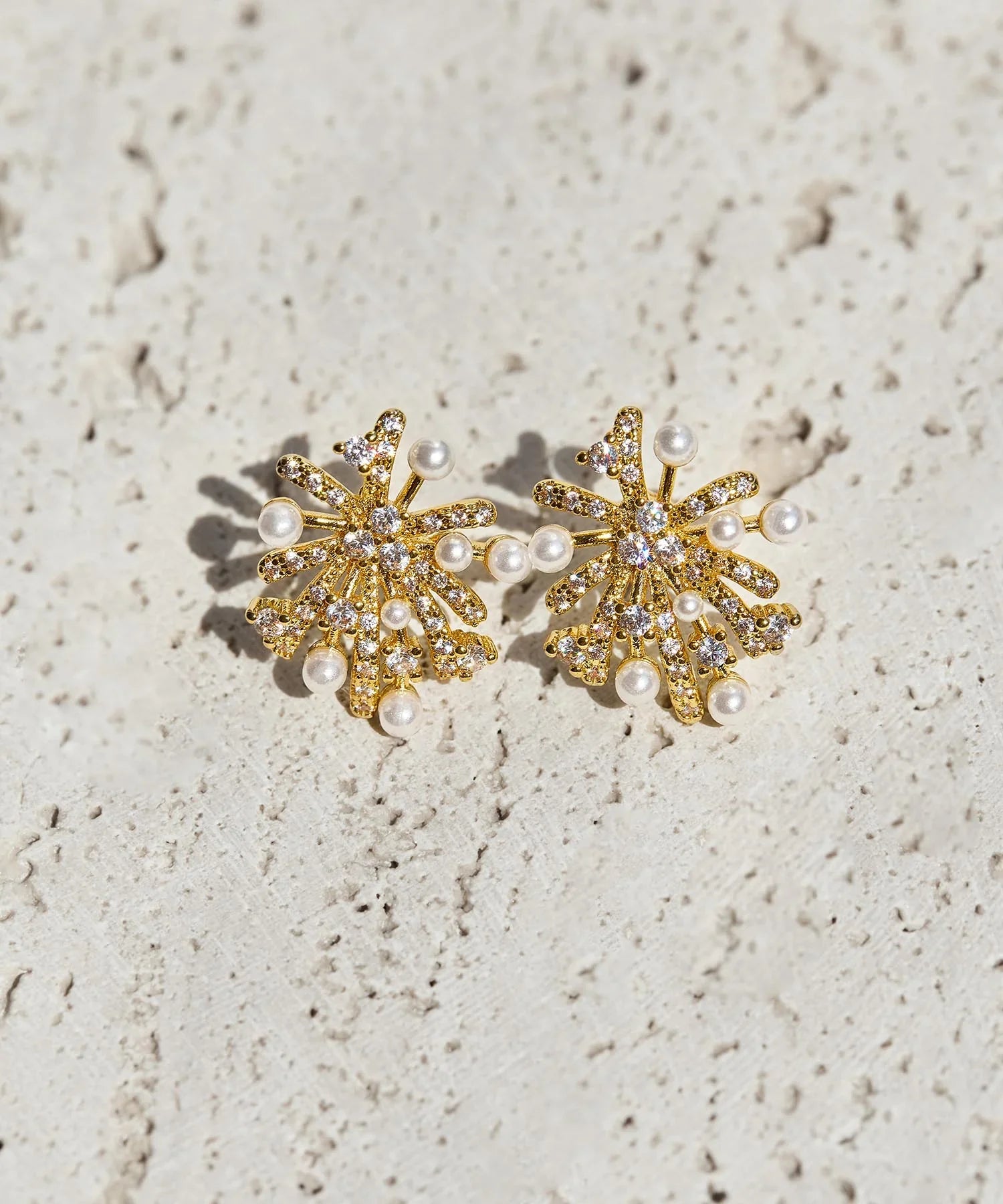 【当日発送】スノーフラワーパールビジューデザインピアス