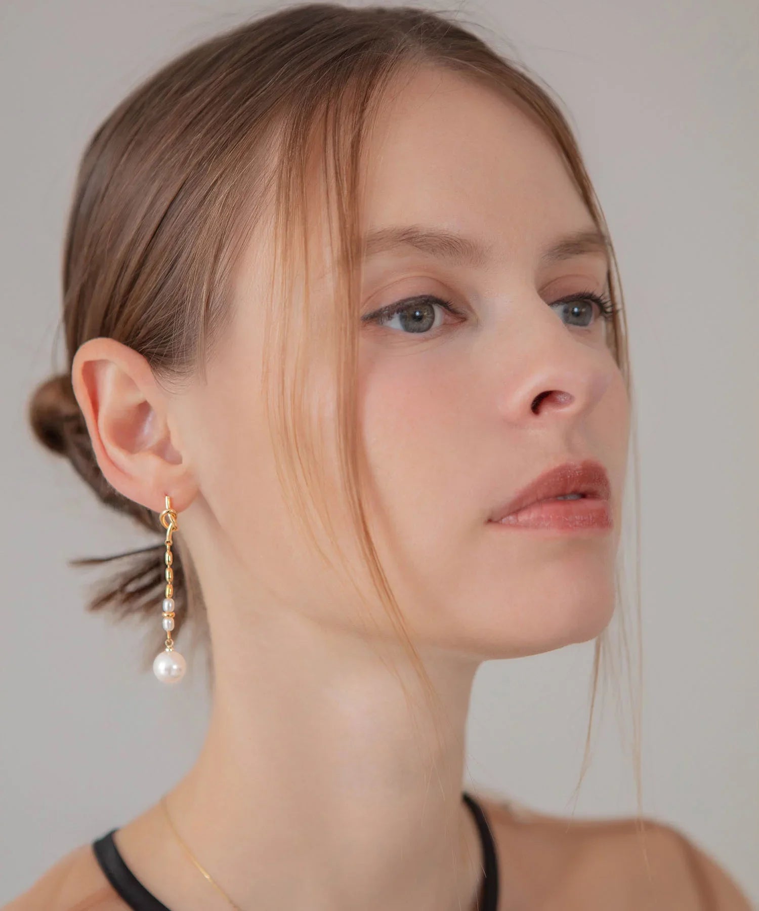 【当日発送】ゴールドチェーンノットデザインロングパールピアス