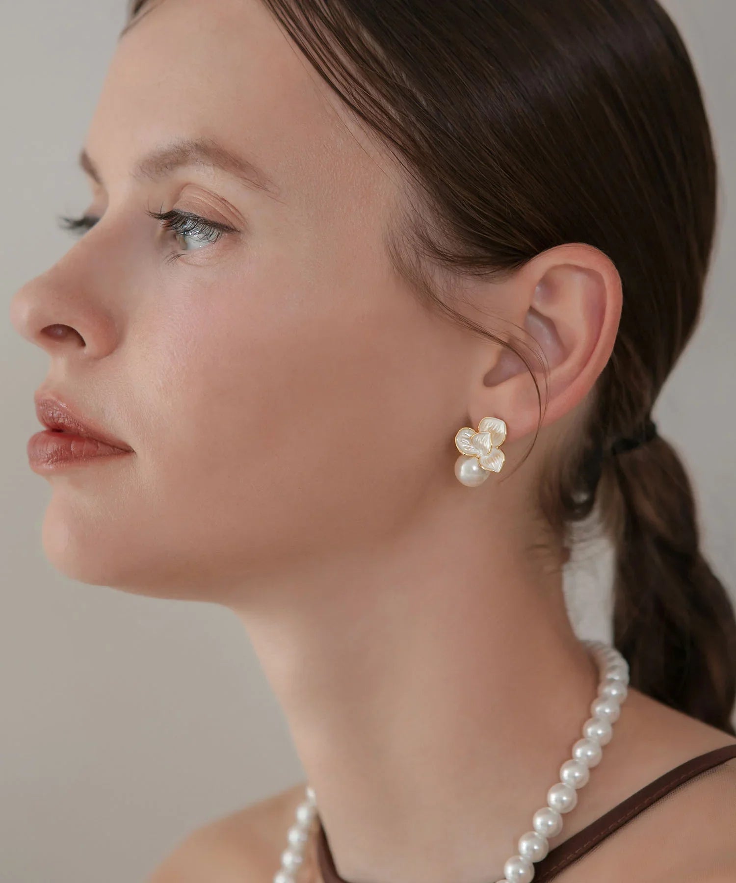 【当日発送】フラワーモチーフパールコンビピアス