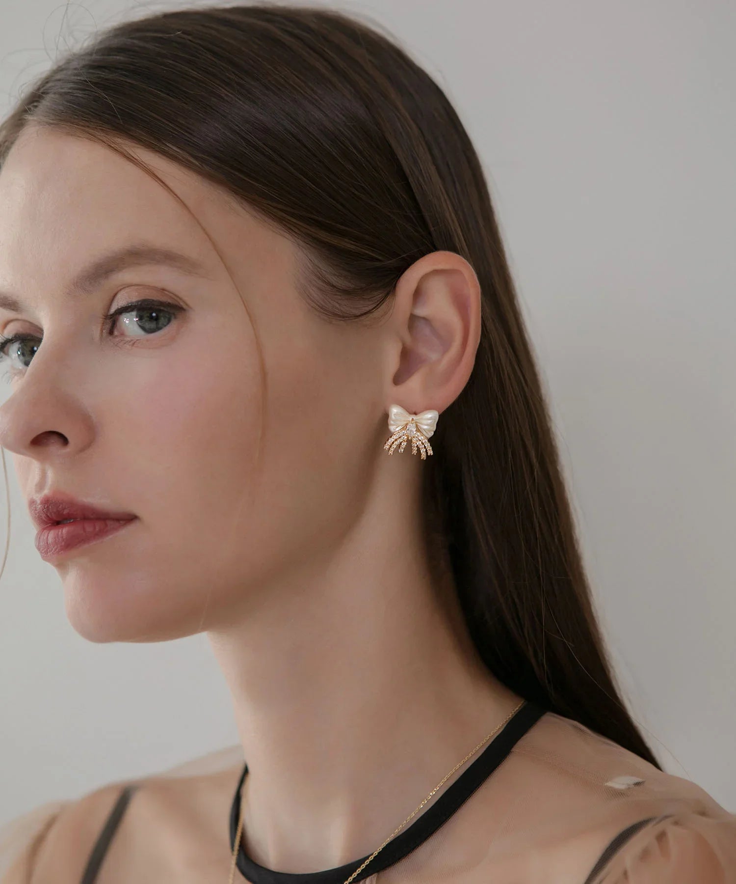 【当日発送】パールリボンモチーフストーンフリンジピアス