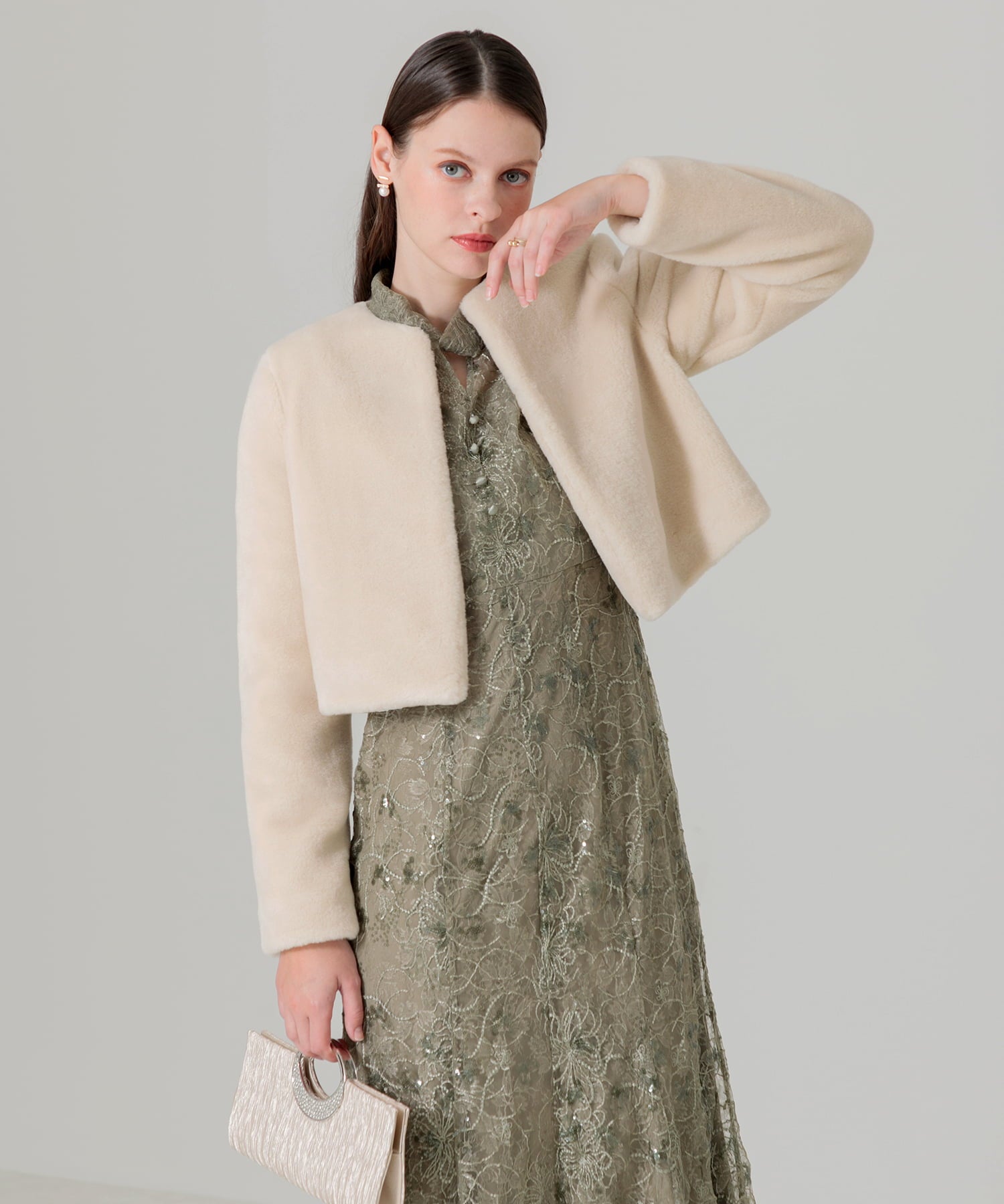 LEJA-ドレスに合うアウターノーカラークルーネックショート丈ファーコート 成人式 20代 30代