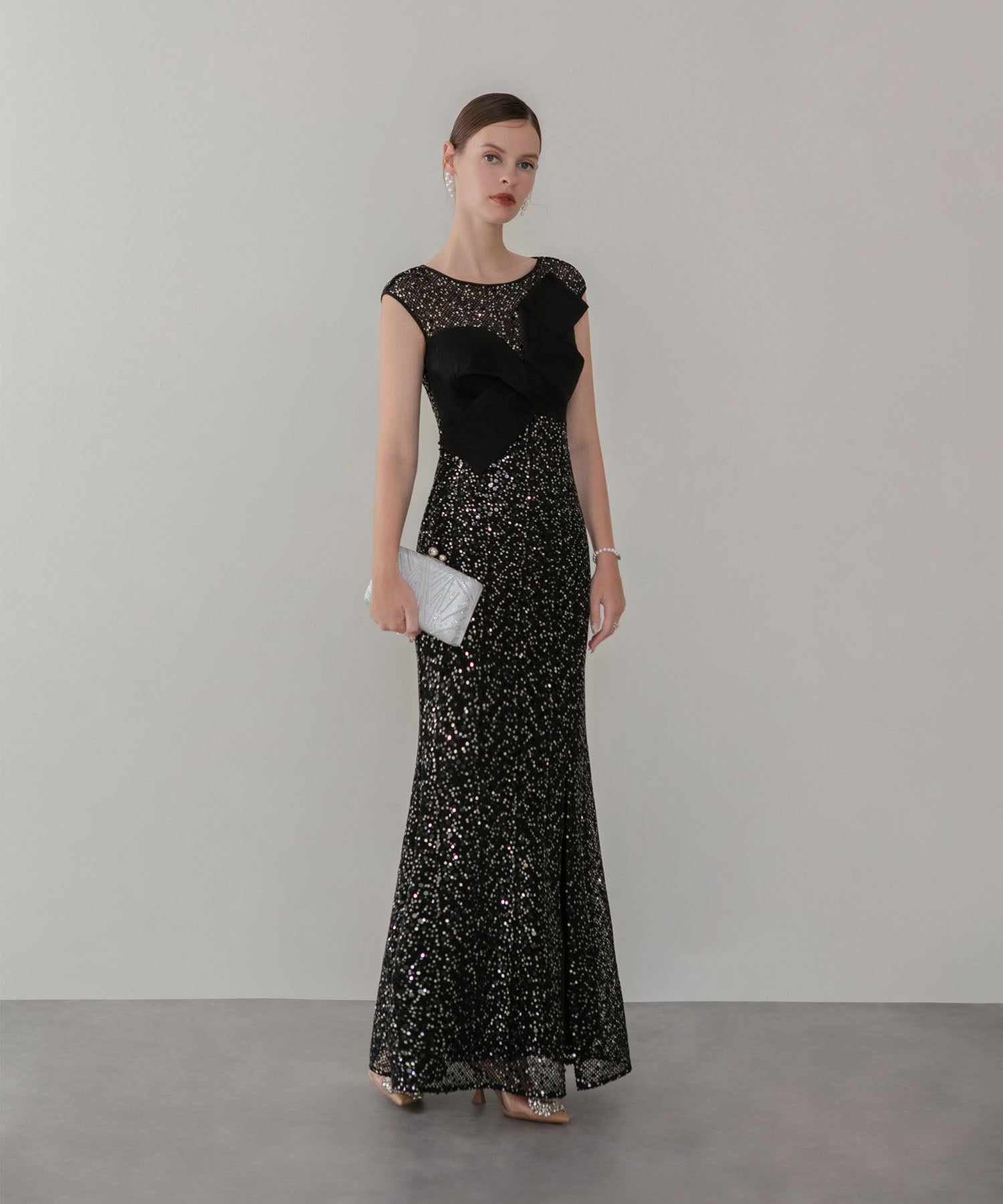 【LEJA LUXE】アシンメトリーツイストデザインスパンコールドレス