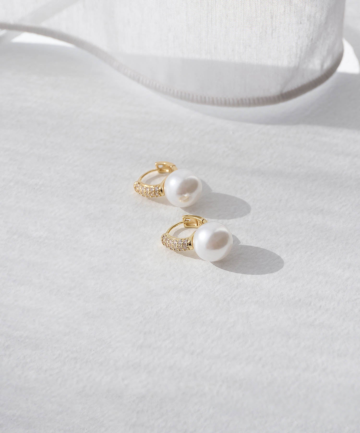 【当日発送】ゴールドビジューパールピアス