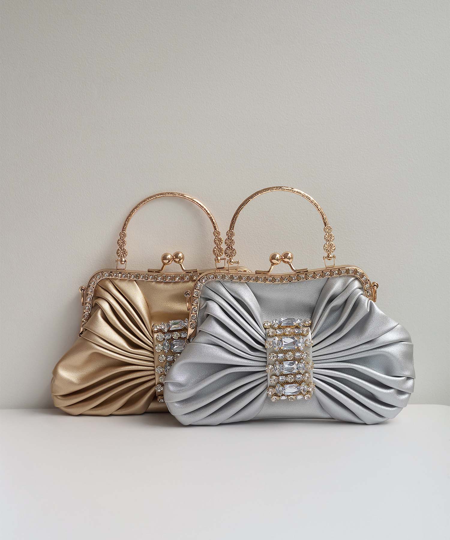 【当日発送】2WAYビジューバックル シャーリングハンドバッグ