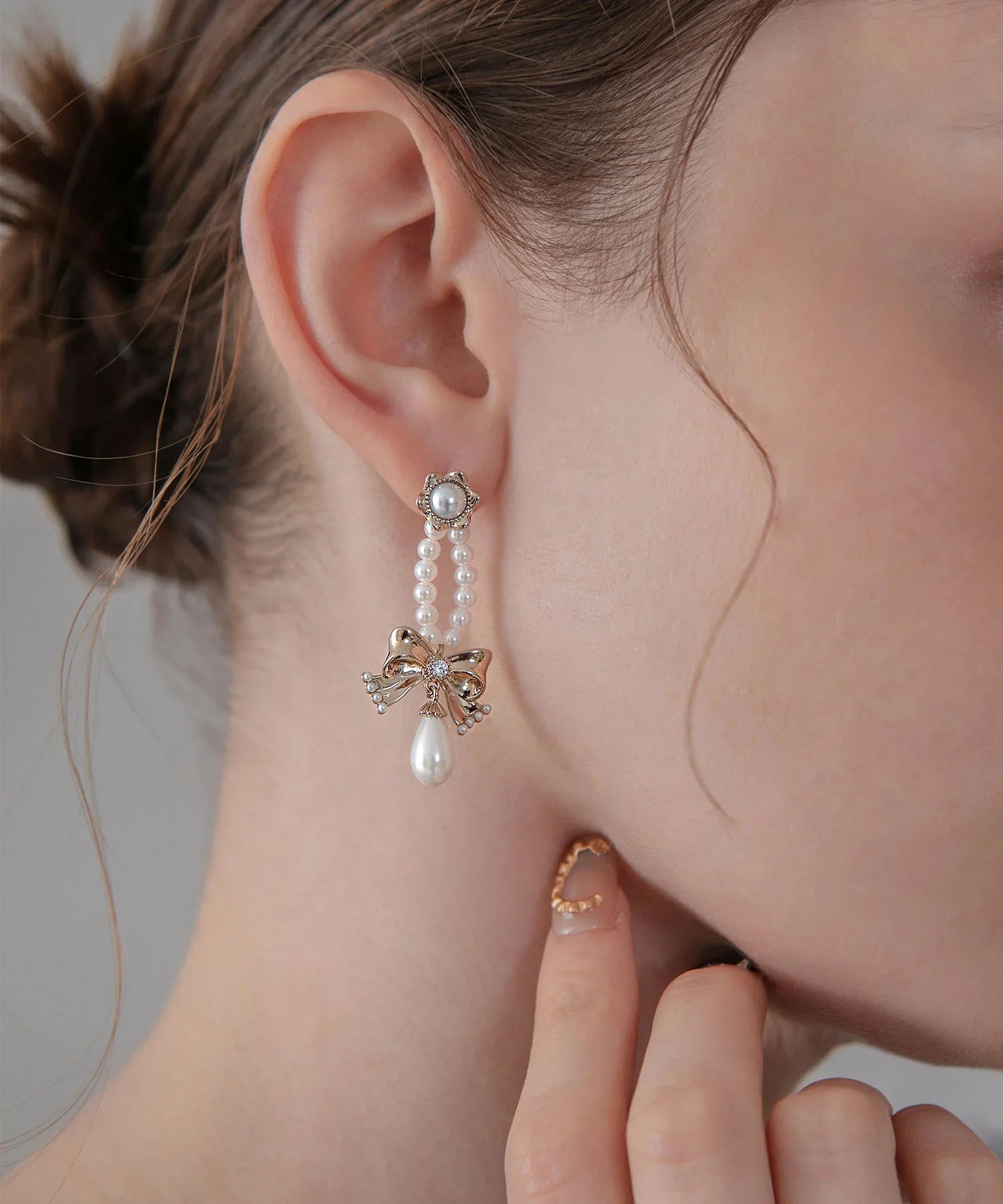 当日発送】ゴールドリボンモチーフパールピアス