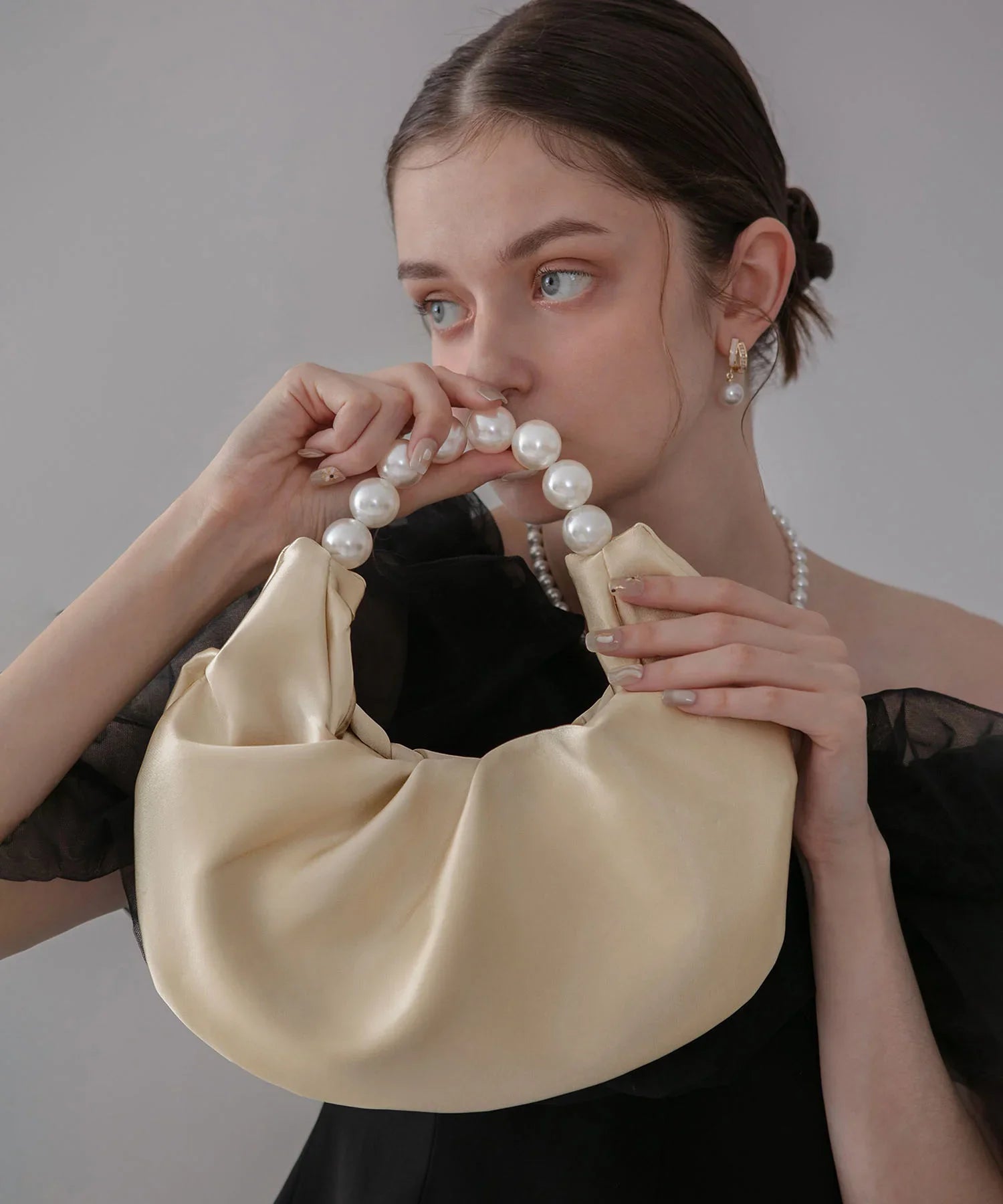 【予約販売】サテンパールハンドバッグ