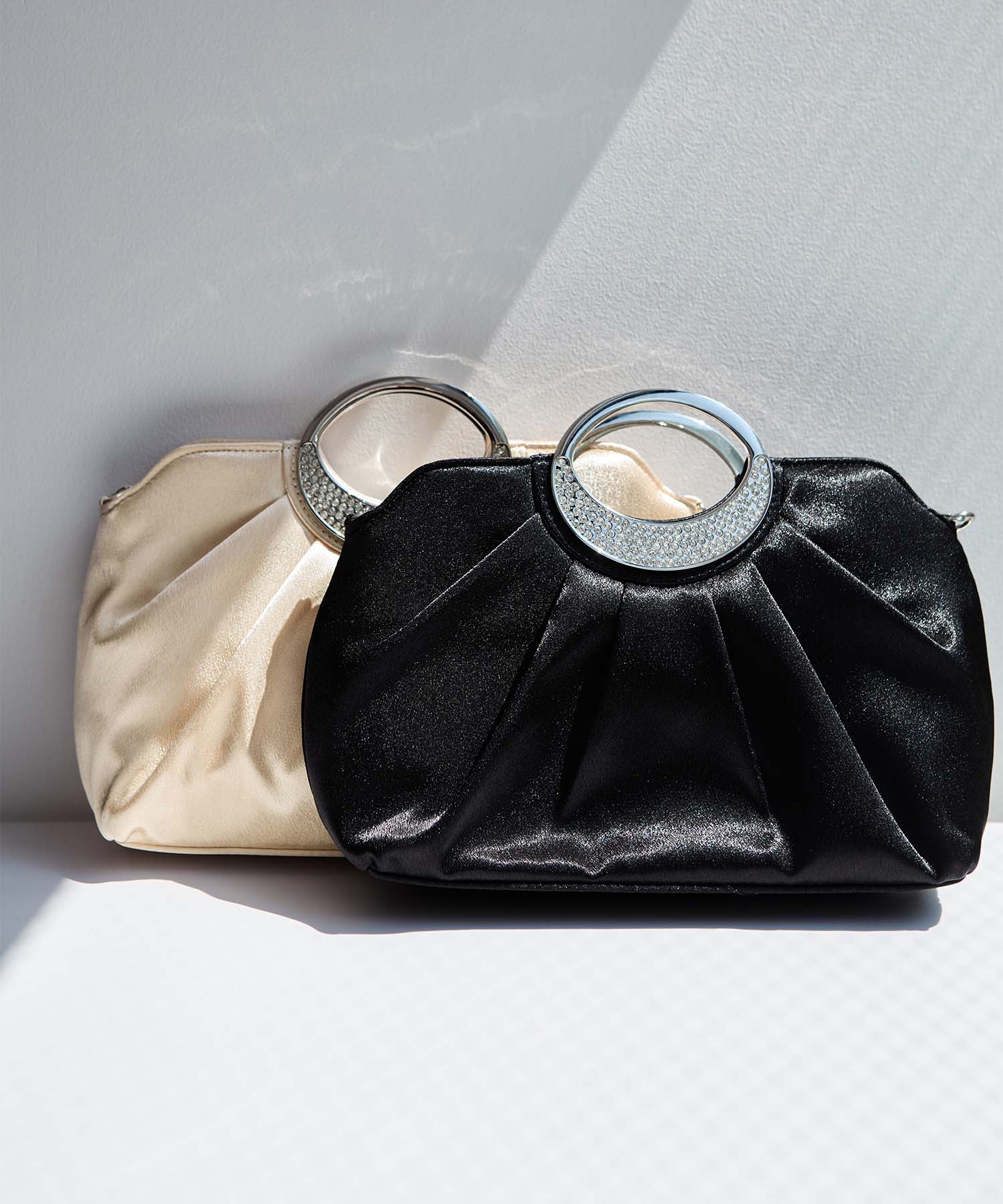 【一部当日発送】サテンプリーツリングハンドル2WAYクラッチバッグ