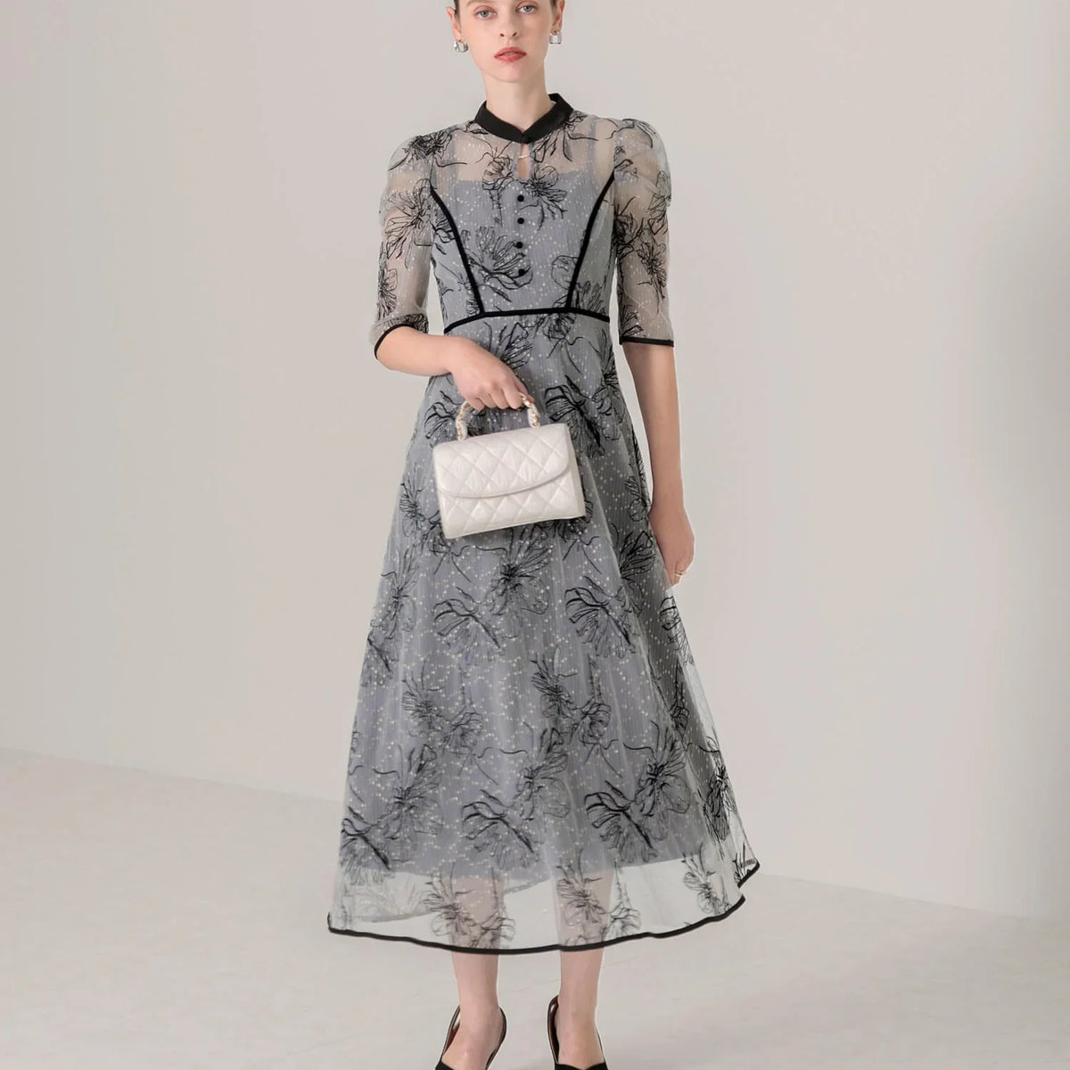 当日発送】配色パイピングプチハイネック花柄刺繍ラメレース  